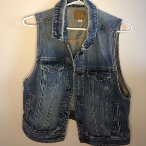 🦅American Eagle Denim vest size large